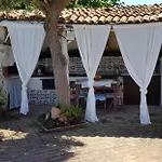 Summer Paradise לינה וארוחת בוקר 4*